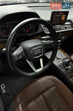 Внедорожник / Кроссовер Audi Q5 2017 в 