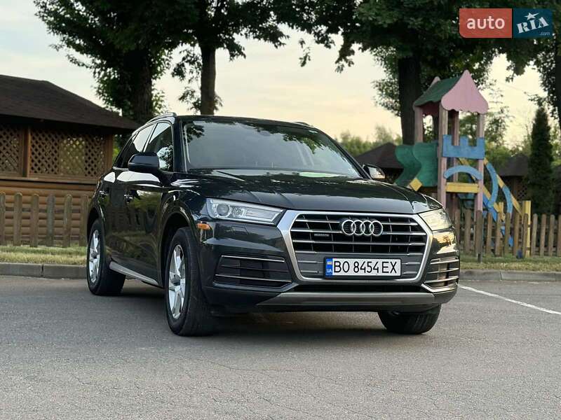 Внедорожник / Кроссовер Audi Q5 2017 в 
