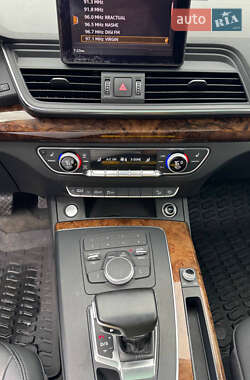 Внедорожник / Кроссовер Audi Q5 2017 в 