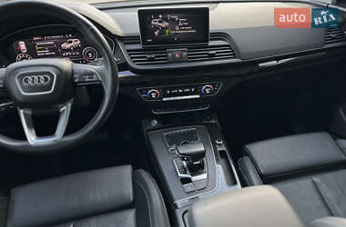 Внедорожник / Кроссовер Audi Q5 2018 в 