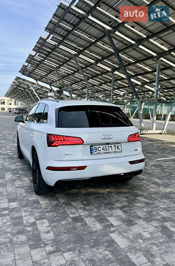 Внедорожник / Кроссовер Audi Q5 2019 в 