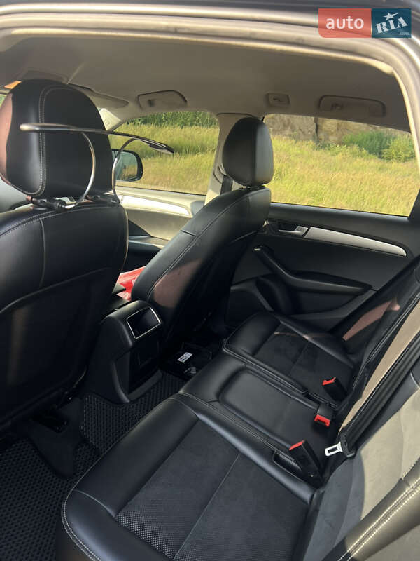 Внедорожник / Кроссовер Audi Q5 2011 в Одессе