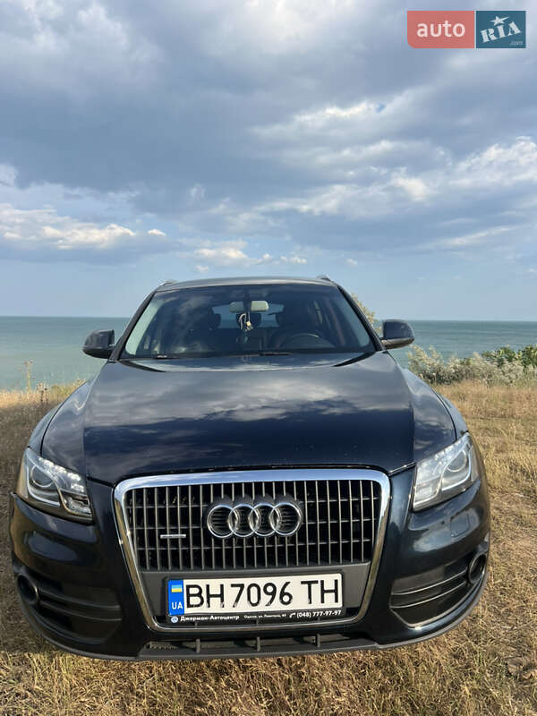 Внедорожник / Кроссовер Audi Q5 2011 в 