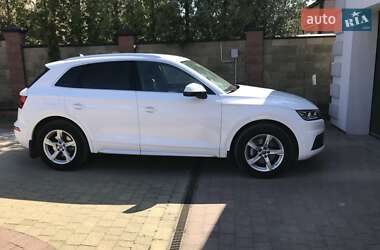 Внедорожник / Кроссовер Audi Q5 2017 в 