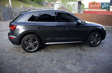 Внедорожник / Кроссовер Audi Q5 2017 в 