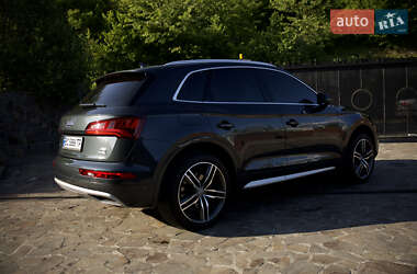 Внедорожник / Кроссовер Audi Q5 2017 в 