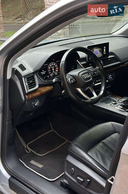 Внедорожник / Кроссовер Audi Q5 2017 в 