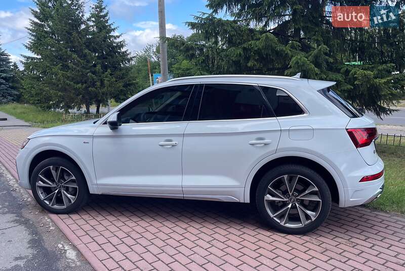 Внедорожник / Кроссовер Audi Q5 2021 в Киеве