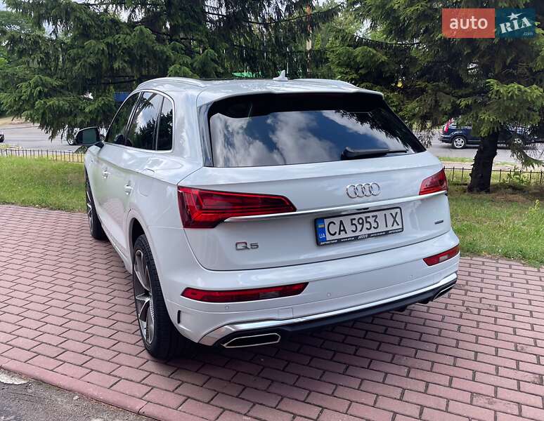 Внедорожник / Кроссовер Audi Q5 2021 в Киеве