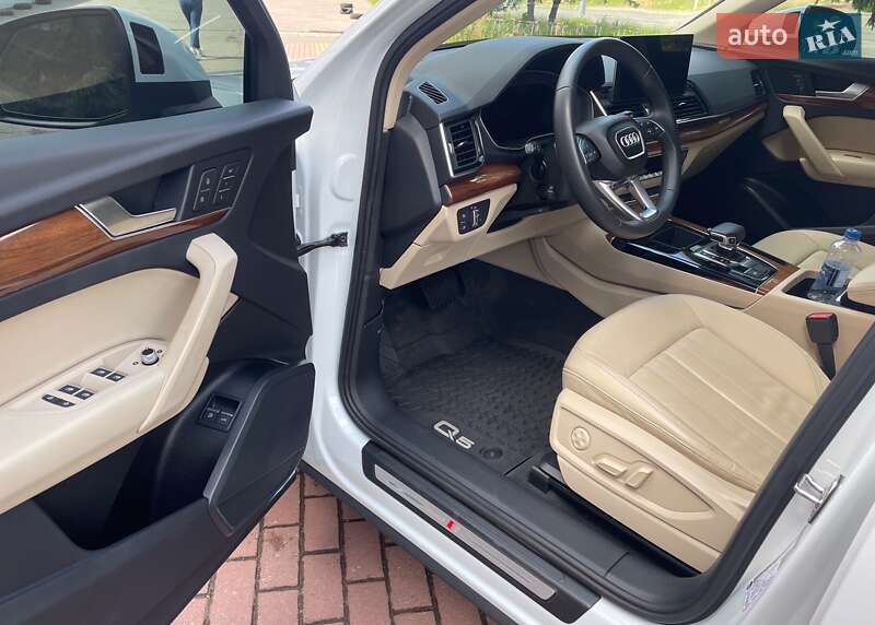 Внедорожник / Кроссовер Audi Q5 2021 в Киеве
