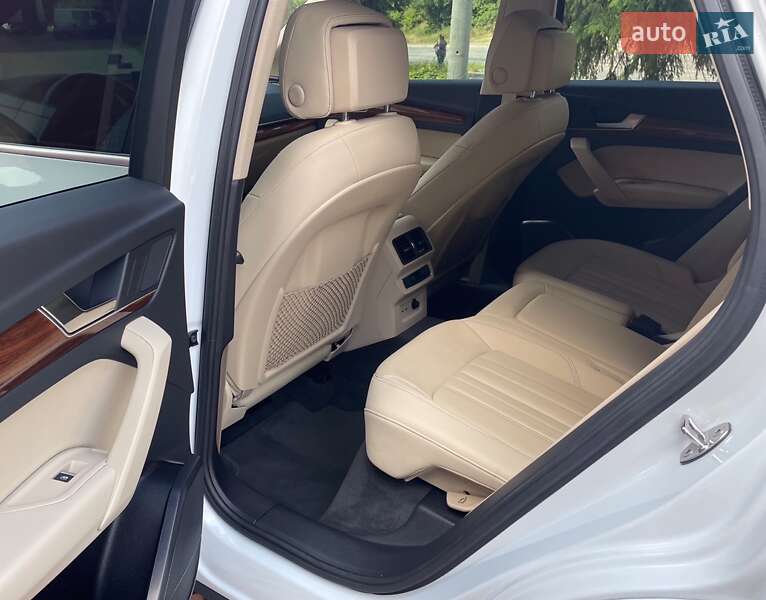 Внедорожник / Кроссовер Audi Q5 2021 в Киеве