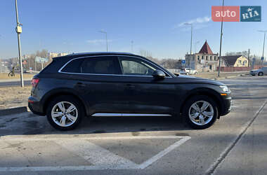 Внедорожник / Кроссовер Audi Q5 2018 в 