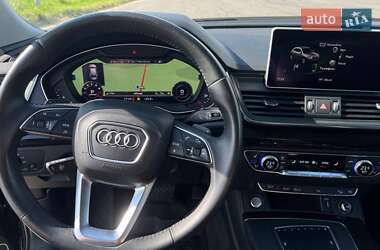 Внедорожник / Кроссовер Audi Q5 2018 в 