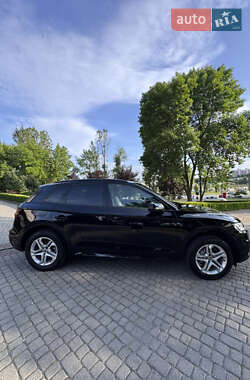 Внедорожник / Кроссовер Audi Q5 2017 в 