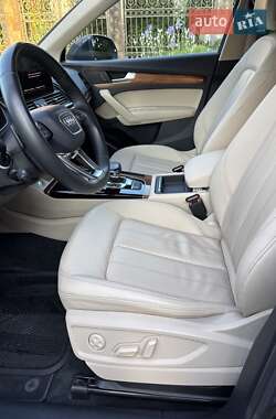 Внедорожник / Кроссовер Audi Q5 2021 в 