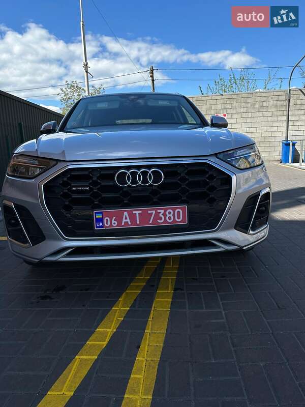 Внедорожник / Кроссовер Audi Q5 2022 в Киеве