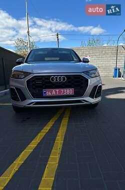 Внедорожник / Кроссовер Audi Q5 2022 в 