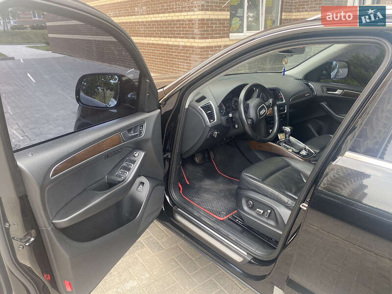 Внедорожник / Кроссовер Audi Q5 2015 в Черноморске