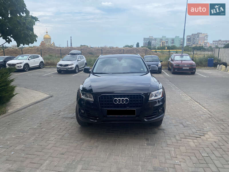 Внедорожник / Кроссовер Audi Q5 2015 в Черноморске