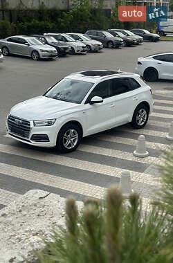 Внедорожник / Кроссовер Audi Q5 2017 в 
