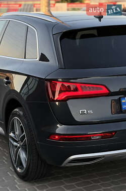 Внедорожник / Кроссовер Audi Q5 2018 в 