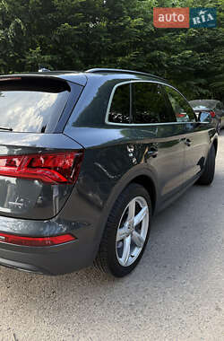 Внедорожник / Кроссовер Audi Q5 2017 в 