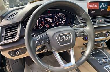 Внедорожник / Кроссовер Audi Q5 2018 в 