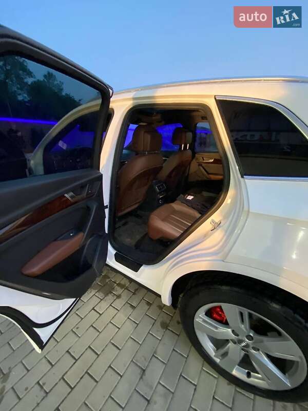 Внедорожник / Кроссовер Audi Q5 2017 в Стрые