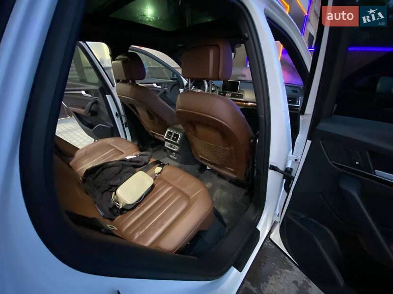 Внедорожник / Кроссовер Audi Q5 2017 в Стрые