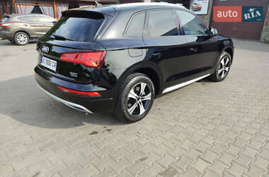 Внедорожник / Кроссовер Audi Q5 2018 в 