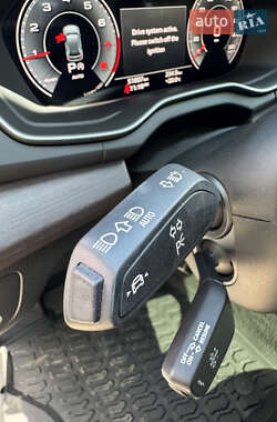 Внедорожник / Кроссовер Audi Q5 2022 в 
