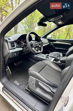 Позашляховик / Кросовер Audi Q5 2019 в 