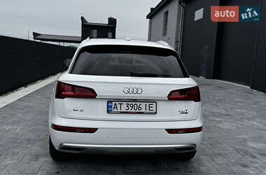 Внедорожник / Кроссовер Audi Q5 2018 в 