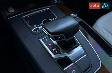 Внедорожник / Кроссовер Audi Q5 2017 в 