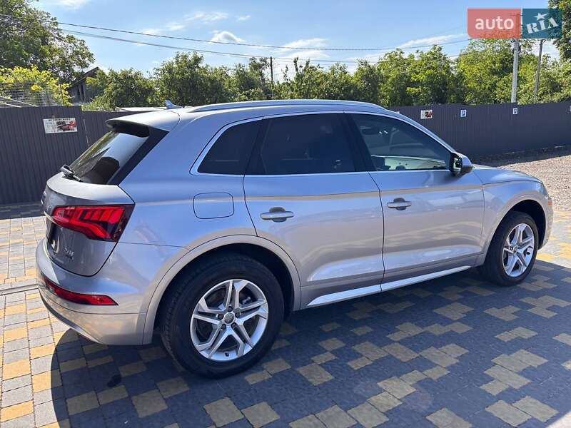 Позашляховик / Кросовер Audi Q5 2018 в Львові