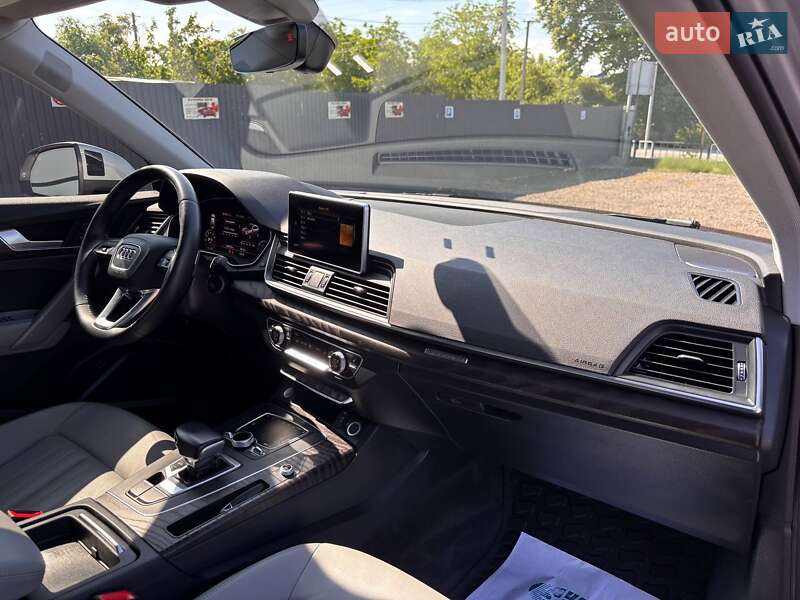Позашляховик / Кросовер Audi Q5 2018 в Львові