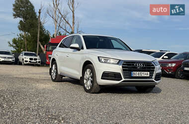 Внедорожник / Кроссовер Audi Q5 2018 в 