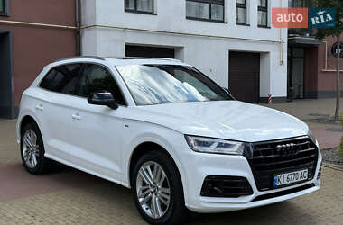 Внедорожник / Кроссовер Audi Q5 2017 в 