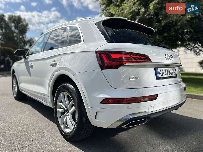 Внедорожник / Кроссовер Audi Q5 2021 в Киеве