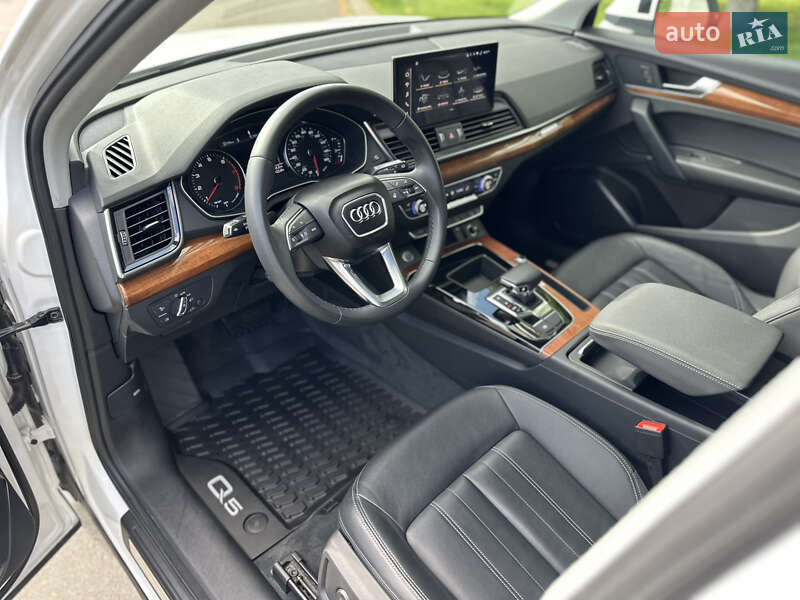 Внедорожник / Кроссовер Audi Q5 2021 в Киеве