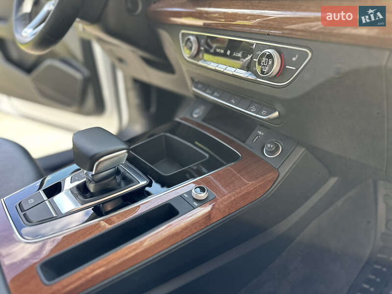 Внедорожник / Кроссовер Audi Q5 2021 в Киеве