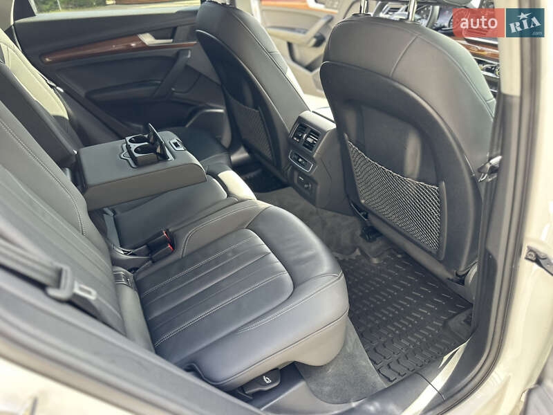 Внедорожник / Кроссовер Audi Q5 2021 в Киеве