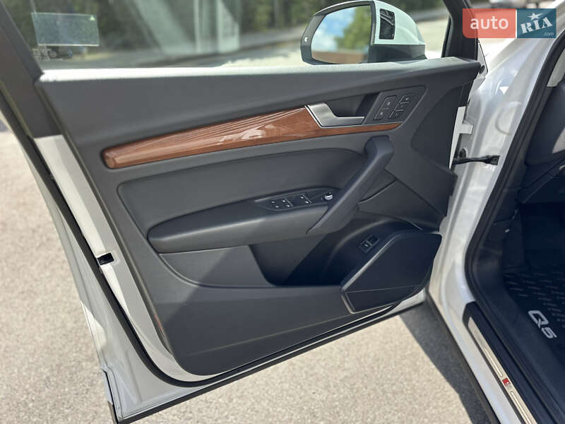 Внедорожник / Кроссовер Audi Q5 2021 в Киеве