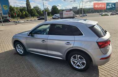 Внедорожник / Кроссовер Audi Q5 2017 в 