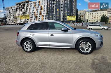 Внедорожник / Кроссовер Audi Q5 2017 в 