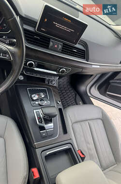 Внедорожник / Кроссовер Audi Q5 2018 в 