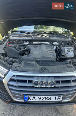 Внедорожник / Кроссовер Audi Q5 2017 в 