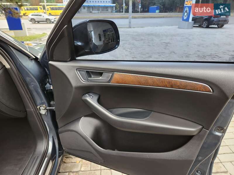 Позашляховик / Кросовер Audi Q5 2010 в Дніпрі