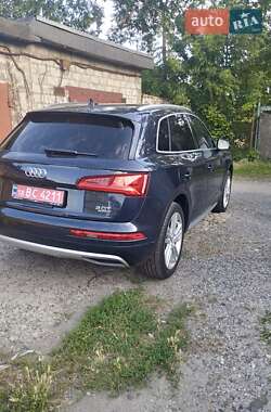 Внедорожник / Кроссовер Audi Q5 2018 в 
