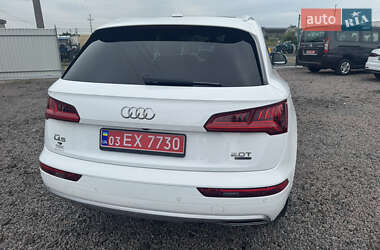 Внедорожник / Кроссовер Audi Q5 2018 в 